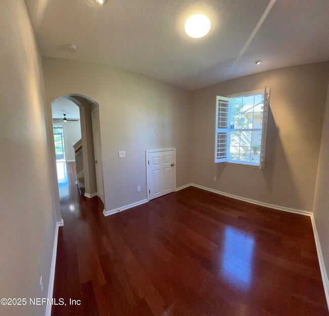 Building Photo - 3875 Buckthorne Dr