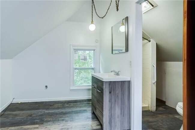 Building Photo - 45 Roseview Ave