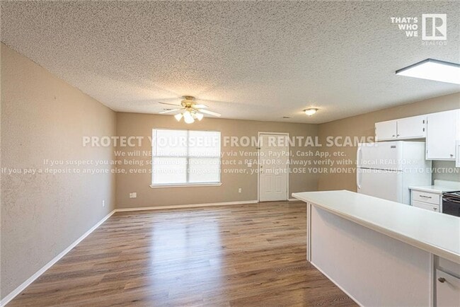 Building Photo - 688 W Martha Dr