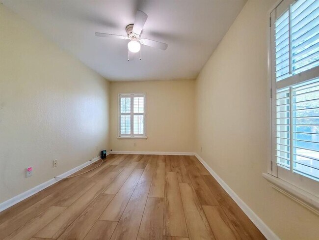 Building Photo - 5440 S MacDill Ave