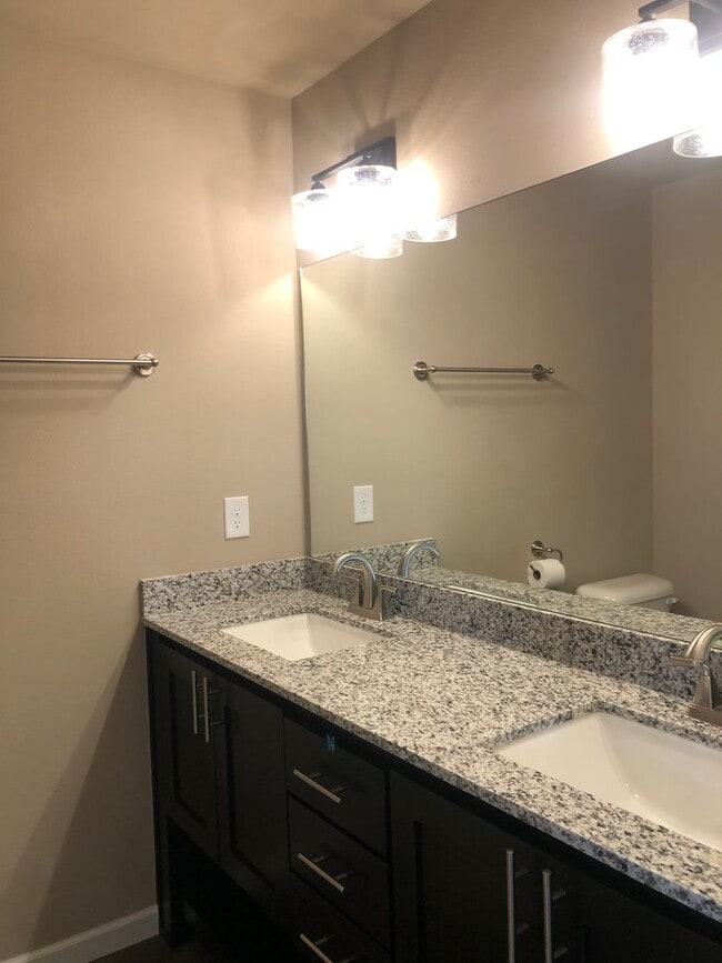 Building Photo - Newer Construction In Ashbury Park In Collinsville!