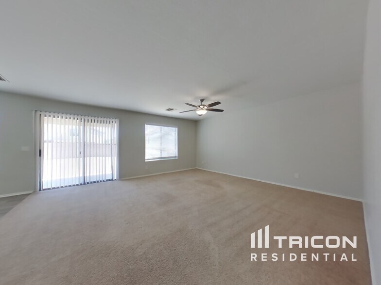 Building Photo - 12927 W Port Royale Ln