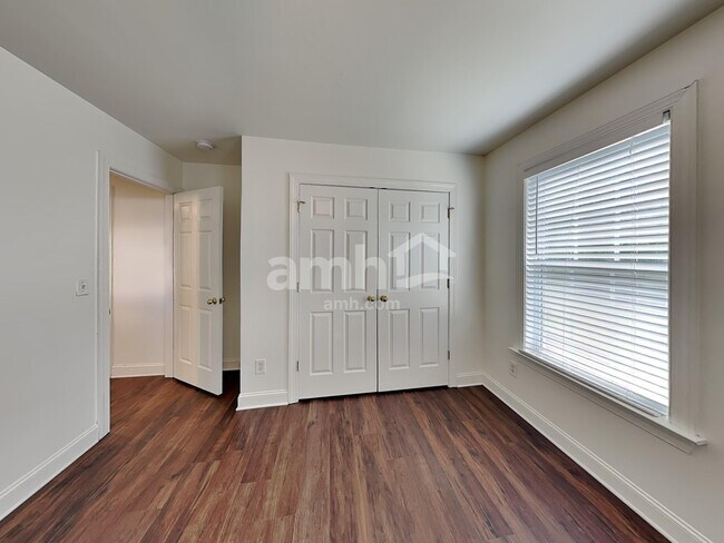 Building Photo - 2016 Sentinel Dr