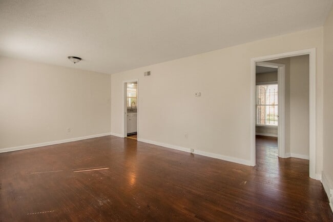 Building Photo - VOUCHERS ACCEPTED!!  Fully Updated 3BR/1B ...