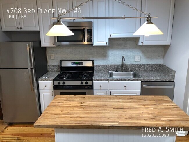 Building Photo - 4708 3rd Pl NW