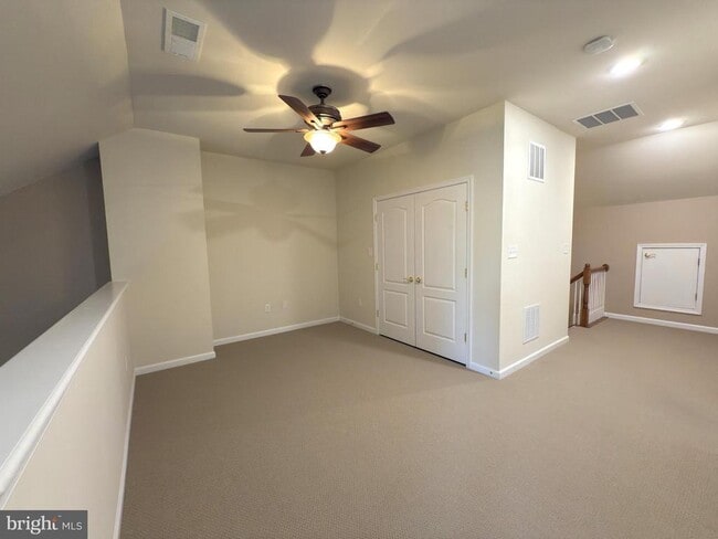 Building Photo - 44342 Oakmont Manor Square