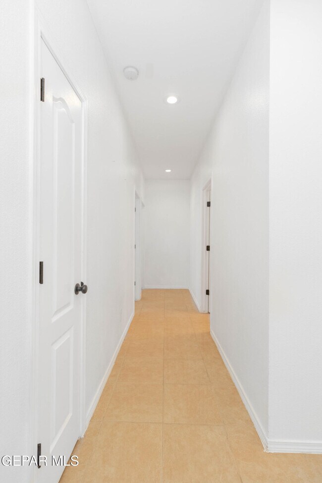 Building Photo - 14749 Sand Gate Dr
