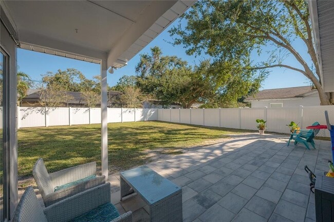 Building Photo - 2523 Lake Ellen Cir