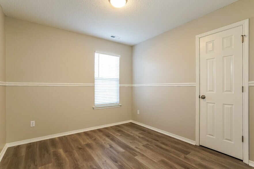 Building Photo - 6333 Saybrooke Dr