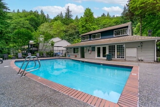 Building Photo - Elevation