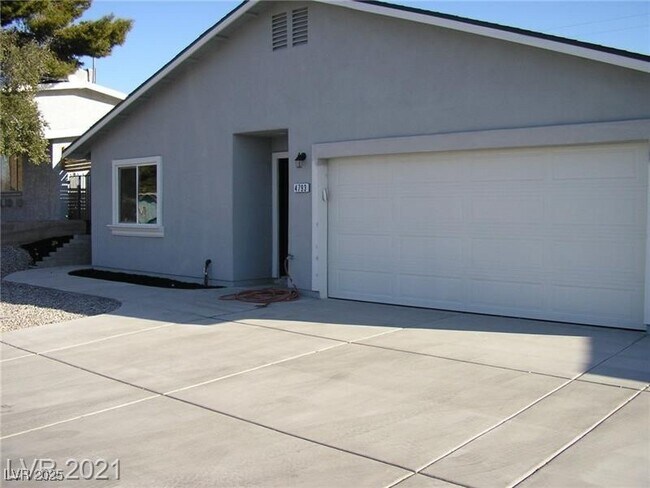 Primary Photo - 4793 E Harmon Ave