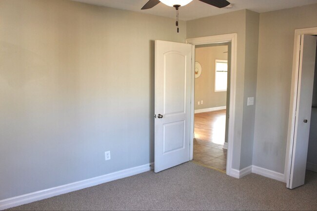 Building Photo - Cozy 2-bed, 1-bath Home in Downtown Auburn...