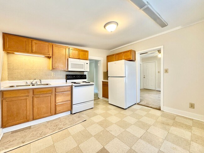 Building Photo - Charming 2-bedroom, 1-bath home in Greensboro