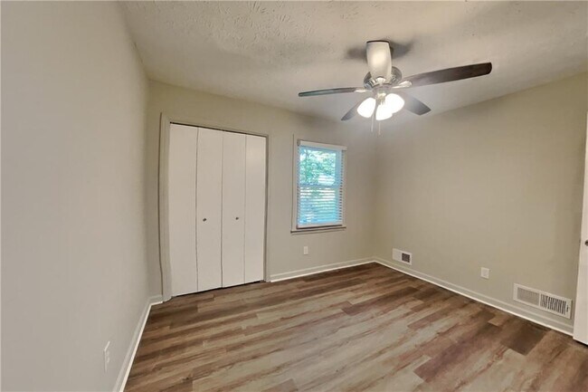 Building Photo - 3117 Calumet Cir NW