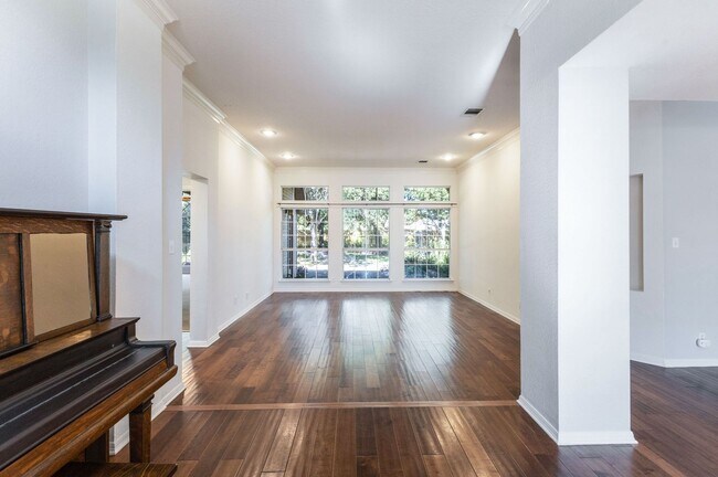 Building Photo - Beautiful Home in Shady Hollows Available ...