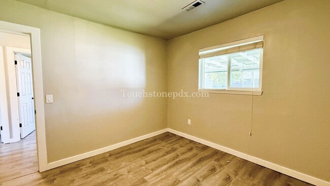 Building Photo - Beautifully Remodeled Home in Near Powell ...