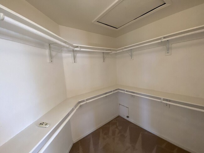 Building Photo - Charming Single-Story Home in Tracy — Across from the Park!