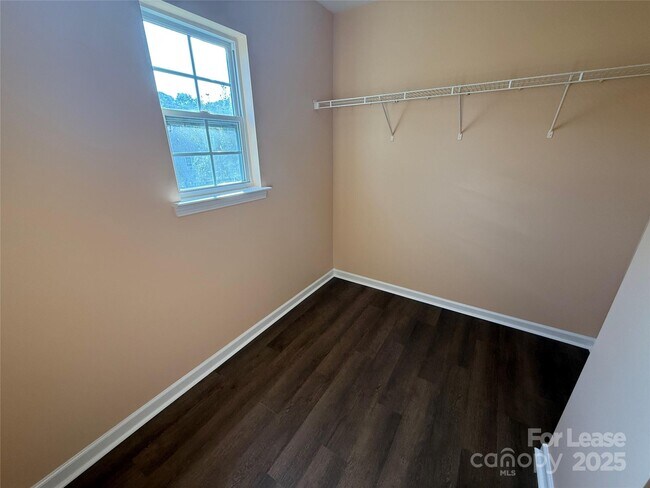Building Photo - 11042 Woods Corner Ct