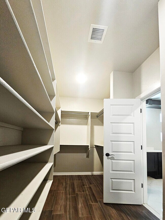 Building Photo - 13185 Tiverton Rd