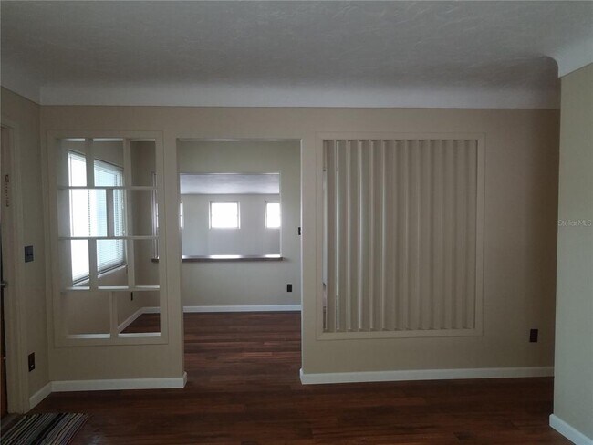 Building Photo - 5853 Pine St