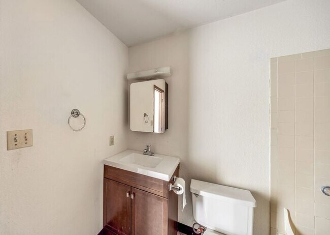 Building Photo - Corner Unit 2 Bedroom with Private Backyard & Master Bedroom Deck!