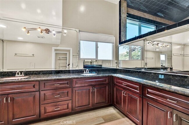 Building Photo - 3921 Calle Real