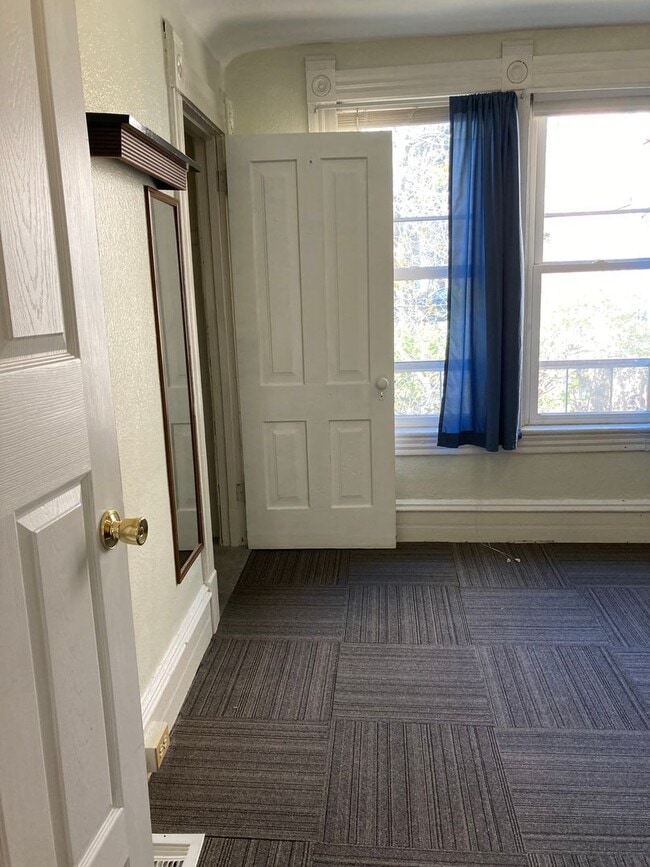 Building Photo - Three Bedroom Single-Family Home Close To Downtown