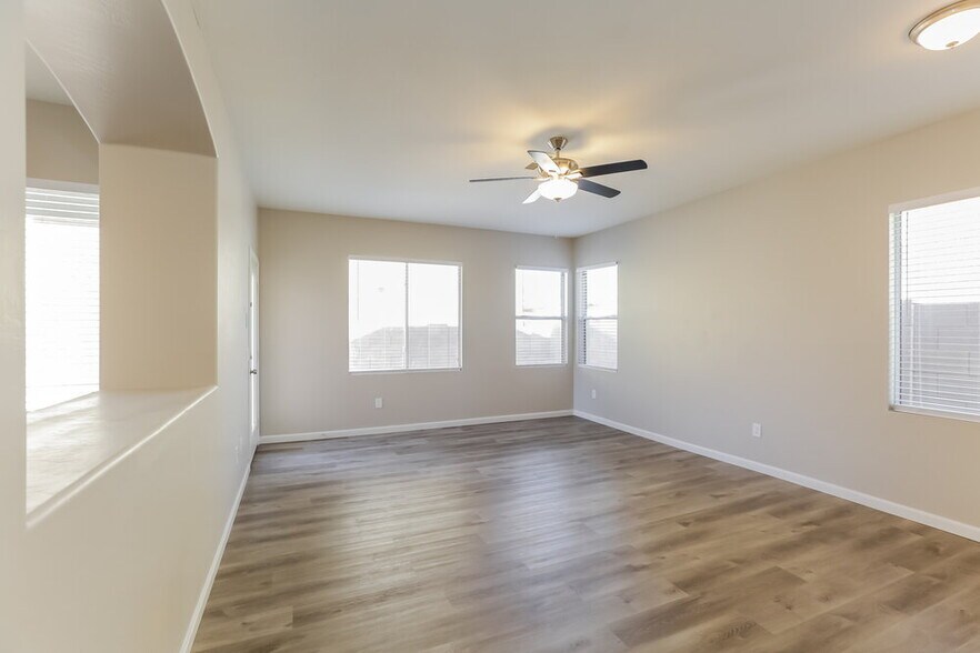 Building Photo - 7218 S 39th Dr