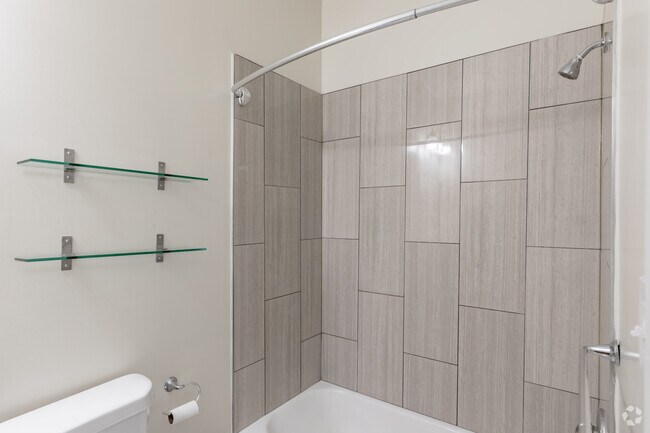 0BR, 1BA - 617SF - 1618 Bank