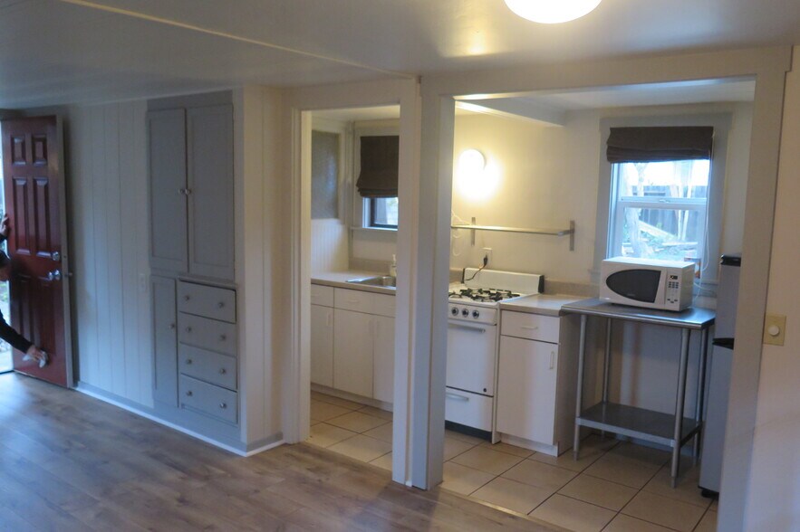 Building Photo - 848 3rd St