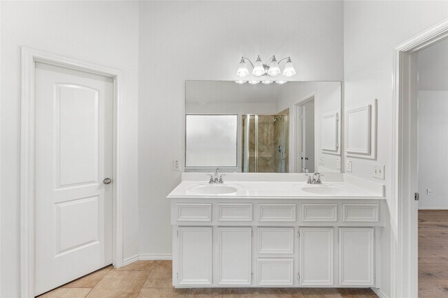 Building Photo - 1602 Eden Meadows Dr