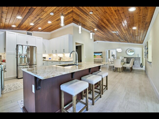 Building Photo - 451 N Lyra Cir