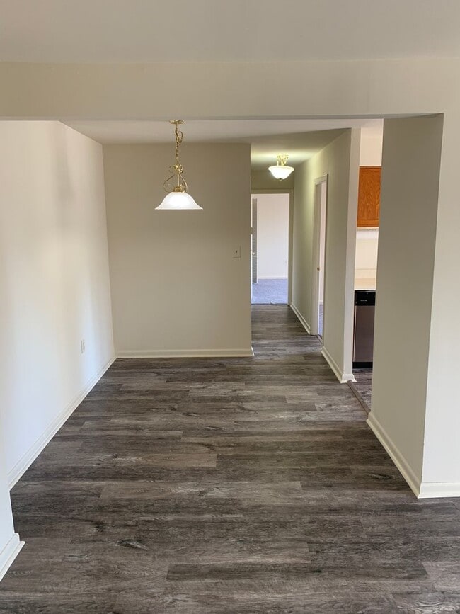 Building Photo - 2-Bedroom Condo with Patio & Pool Access i...