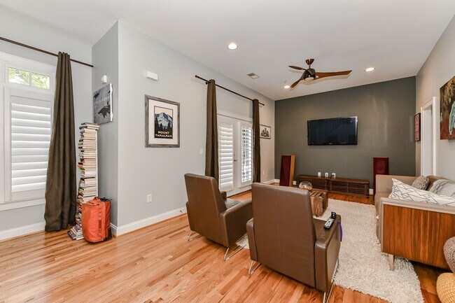 Building Photo - 332 Magnolia Ave