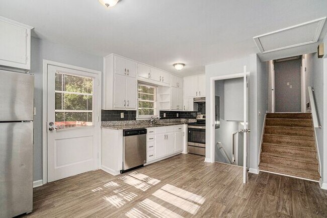 Building Photo - Renovated 4BR/2.5BA Home in Jonesboro!
