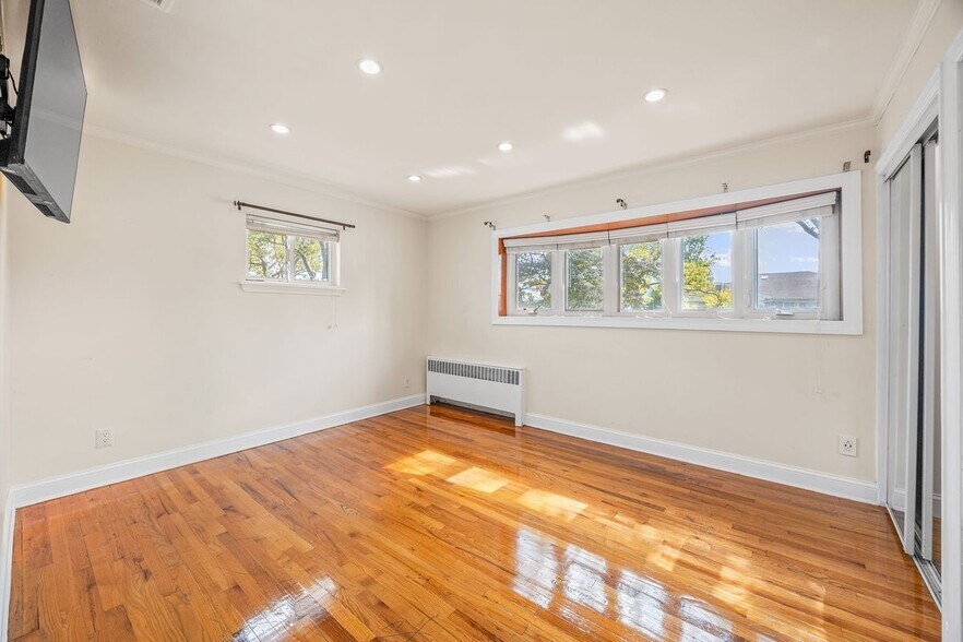 Building Photo - 2282 Baylis Ave