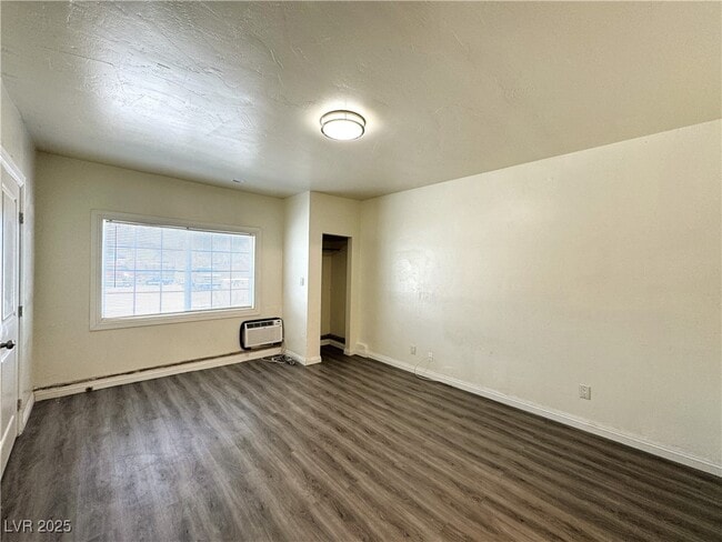 Building Photo - 1871 Shadow Mountain Pl