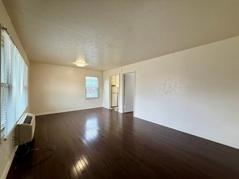 Building Photo - 1151 Belford Ave