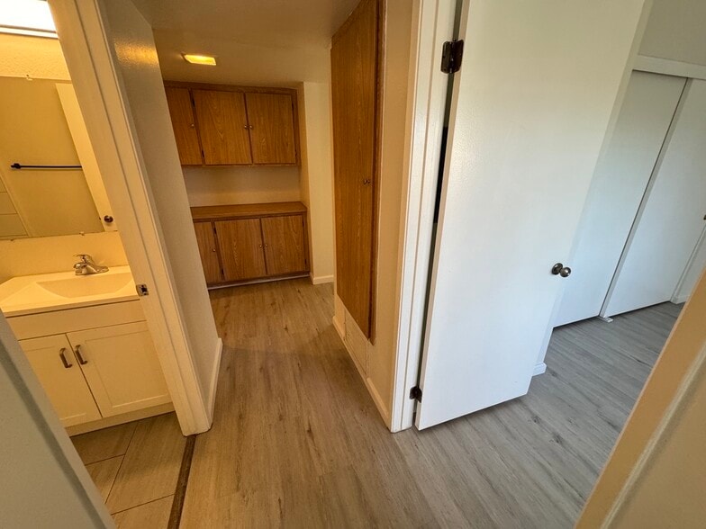 Building Photo - 4633 Vermont Pl