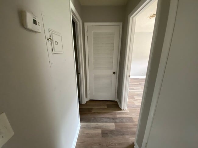 Building Photo - Lovely 1 bedroom condo in South Nashville! Private Balcony!