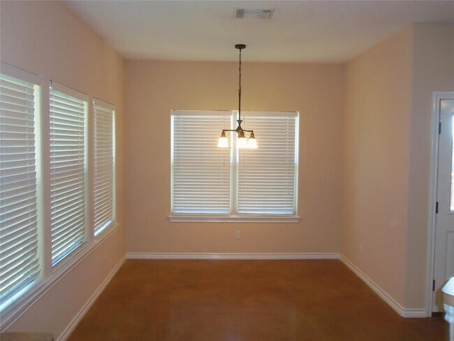 Building Photo - 10611 Lake Beach Dr