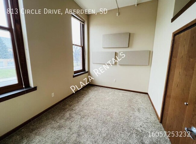 Building Photo - 214 S Kline St