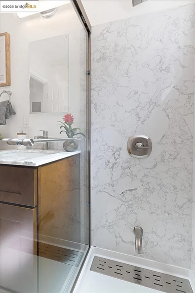 Building Photo - 2846 McGee Ave