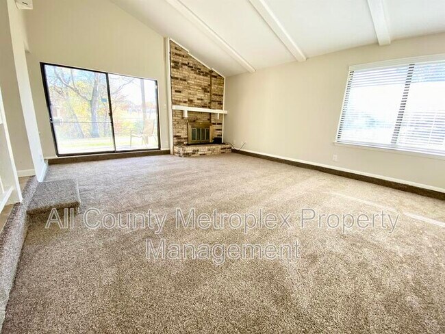 Building Photo - 1700 Crystal Way