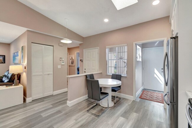 Building Photo - 6100 Waldwick Cir