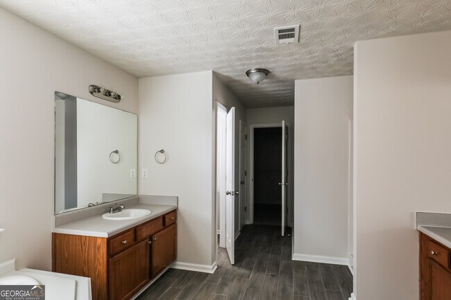 Building Photo - 477 Townsend Bend