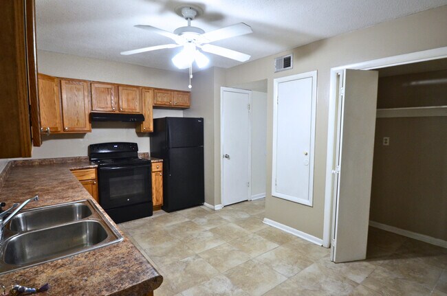 Building Photo - 154 Valencia Dr