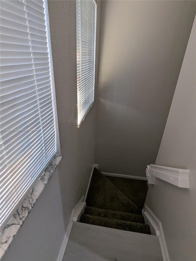 Building Photo - 1413 SE 24th Ct