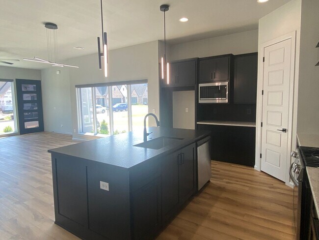 Building Photo - Beautiful contemporary 2-story home with 3 bedrooms and 2 bathrooms in Addison Creek.
