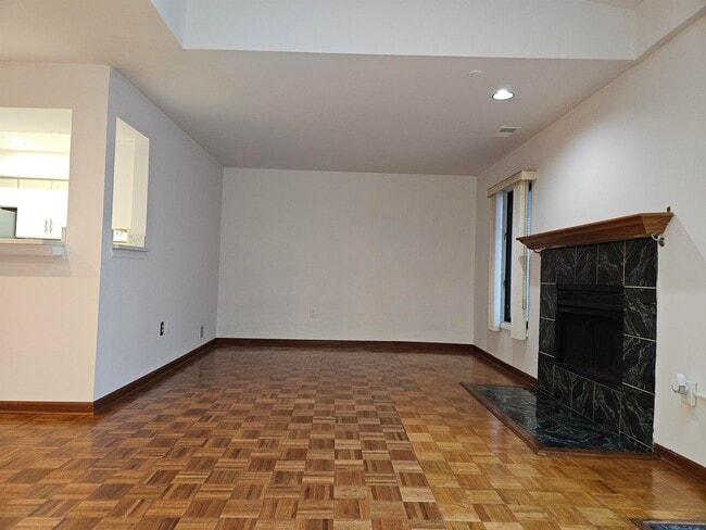 Building Photo - 806 Spinnaker Ct